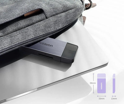Design compact et portable du lecteur de cartes UGREEN USB 3.0, idéal pour les professionnels en déplacement