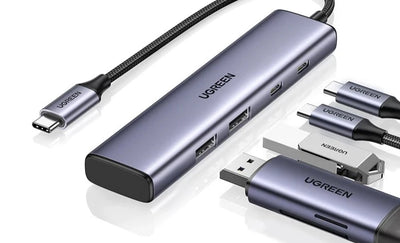 UGREEN USB C hub démontrant sa facilité d'utilisation en voyage